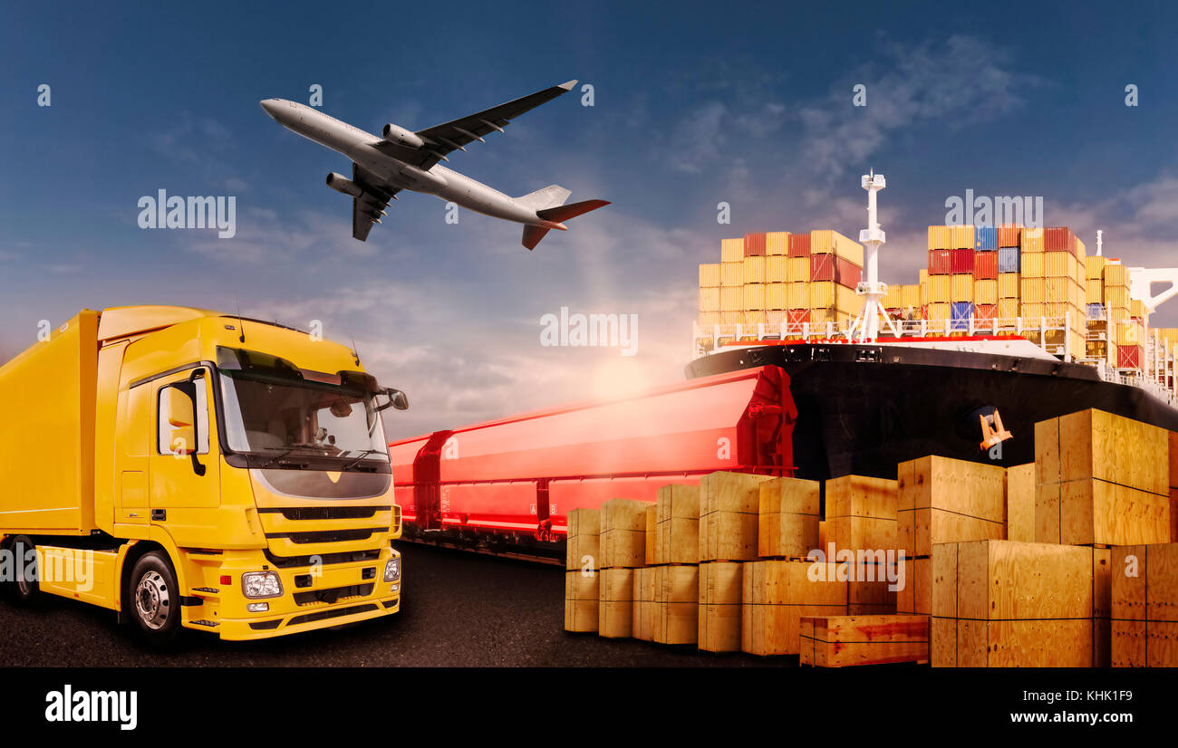 Camión, ferrocarril, aire y enviar las cajas de transporte que simboliza el comercio internacional Foto de stock