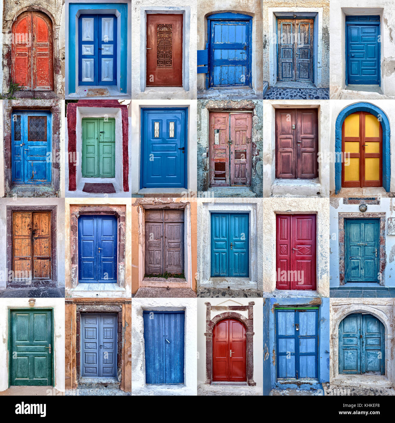 La composición de colores diferentes puertas antiguas en Santorini en  Grecia Fotografía de stock - Alamy