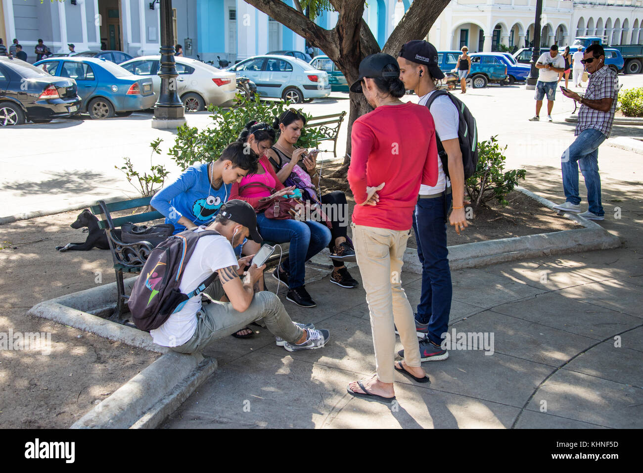 Con acceso a internet wifi en Cienfuegos, Cuba Foto de stock