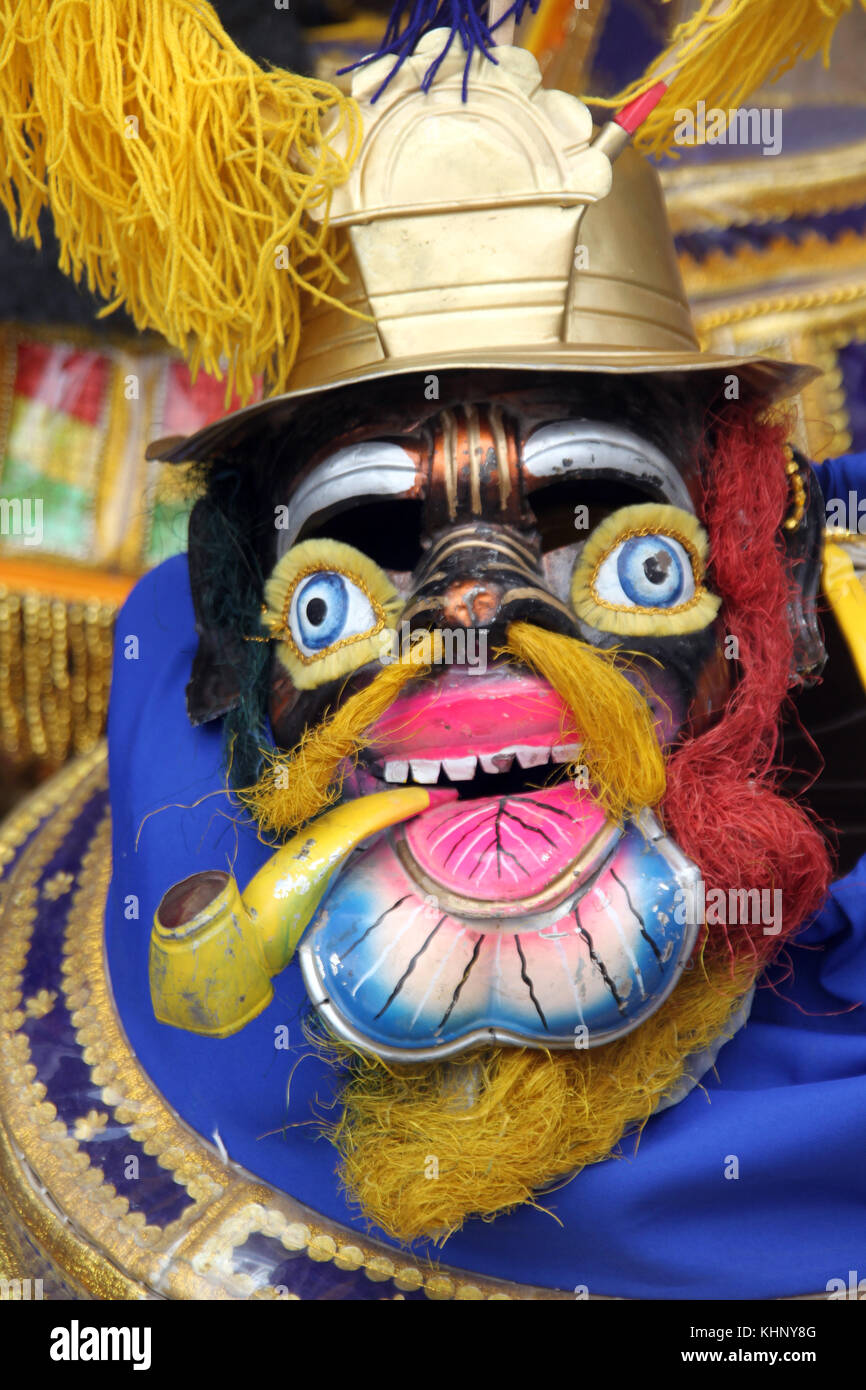 Máscara de carnaval tradicional boliviano de Potosí, Bolivia Fotografía de  stock - Alamy