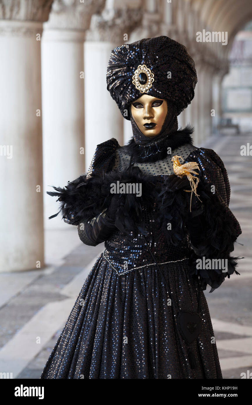 Disfraz de carnaval veneciano y máscara, Venecia Italia Fotografía de stock  - Alamy