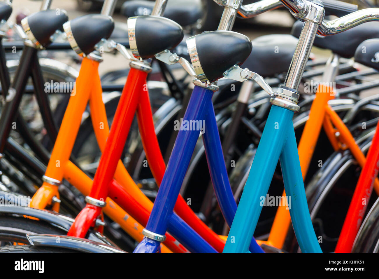 Bicicletas nuevas a la venta fotografías e imágenes de alta resolución -  Alamy
