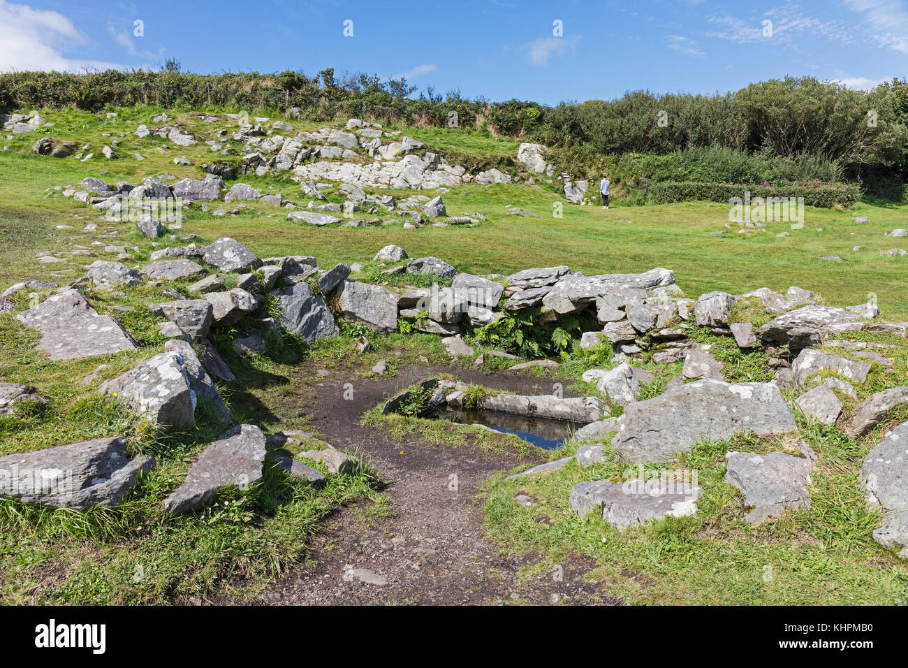 Cerca de glandore, condado de Cork, República de Irlanda, el fulacht fiadh, un antiguo lugar de cocción, en el sitio de la yacente drombeg círculo de piedra. Foto de stock