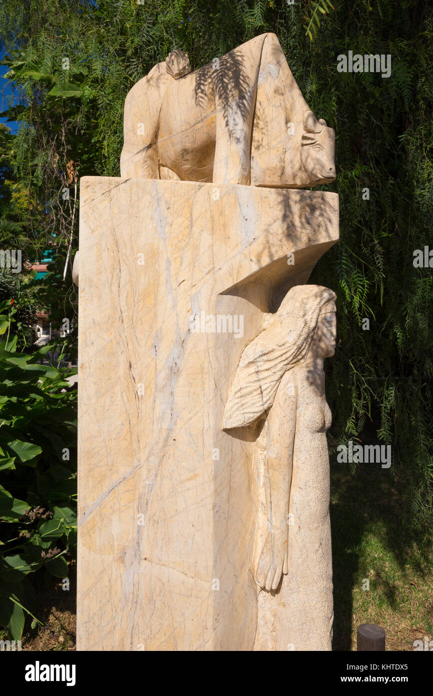 Esculturas de mármol de Macael, en el parque de Majuelo, Almunecar, España Foto de stock