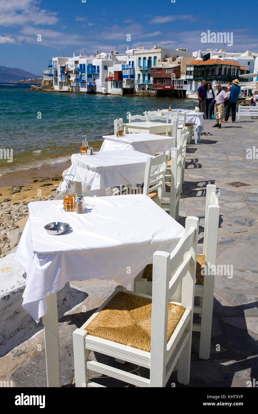 Gastronomie en klein venedig en Mykonos-Stadt, gastronomía en pequeña Venecia en Mykonos-town, la isla de Mykonos, las islas Cícladas, del mar Egeo, Grecia, Foto de stock