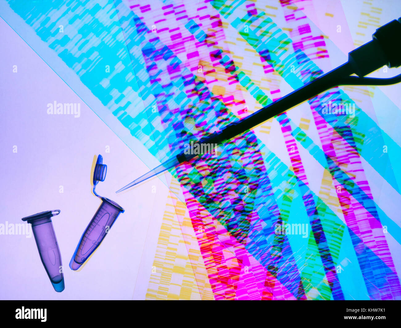 La investigación genética, pipeta y muestras de ADN en el adn autoradiogram ilustrando la investigación en las ciencias de la vida y la modificación genética Foto de stock