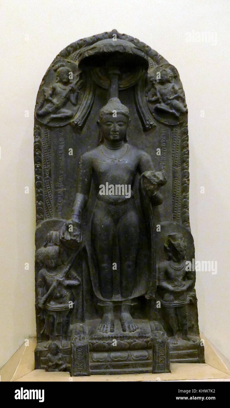 Estatua de piedra el descenso de Buda. Fecha siglo xi Foto de stock