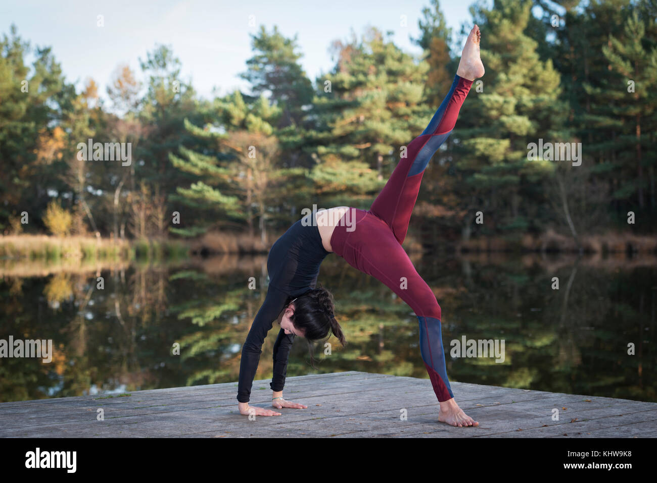 Rueda de yoga fotografías e imágenes de alta resolución - Alamy