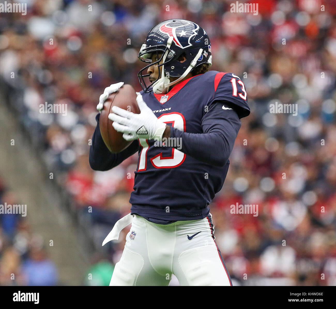 Houston, TX, EE.UU. 19 Nov, 2017. Houston Texans receptor ancho Braxton Miller (13) intercepta un pase en el primer trimestre durante el NFL juego entre los Cardenales de Arizona y los Houston Texans en NRG Stadium en Houston, TX. John Glaser/CSM/Alamy Live News Foto de stock