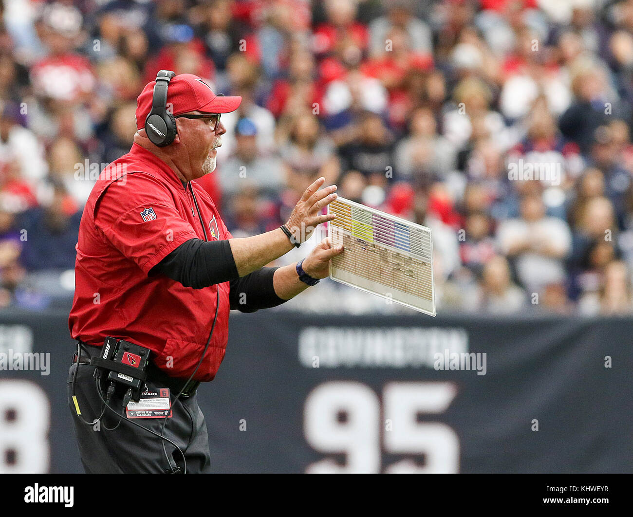 Houston, TX, EE.UU. 19 Nov, 2017. El entrenador de los Cardenales de Arizona Bruce Arrianos durante la NFL juego entre los Cardenales de Arizona y los Houston Texans en NRG Stadium en Houston, TX. John Glaser/CSM/Alamy Live News Foto de stock