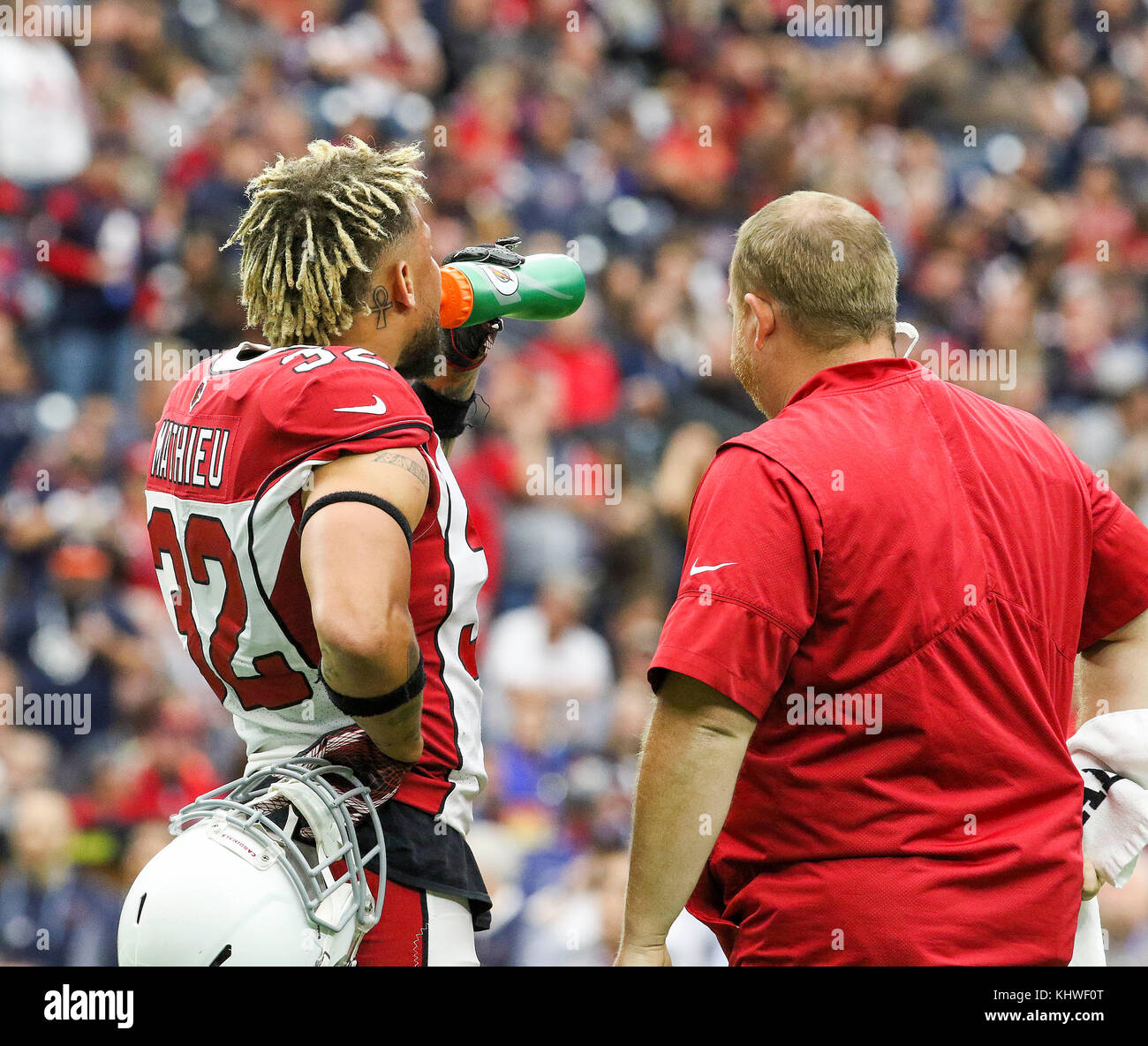 Houston, TX, EE.UU. 19 Nov, 2017. Arizona Cardinals seguridad libre Tyrann Mathieu (32) durante la NFL juego entre los Cardenales de Arizona y los Houston Texans en NRG Stadium en Houston, TX. John Glaser/CSM/Alamy Live News Foto de stock