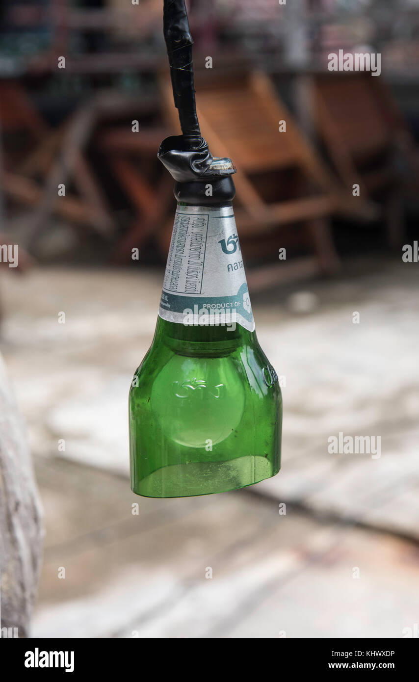 Cerveza botella reciclada como una lámpara colgante en Tailandia Fotografía  de stock - Alamy