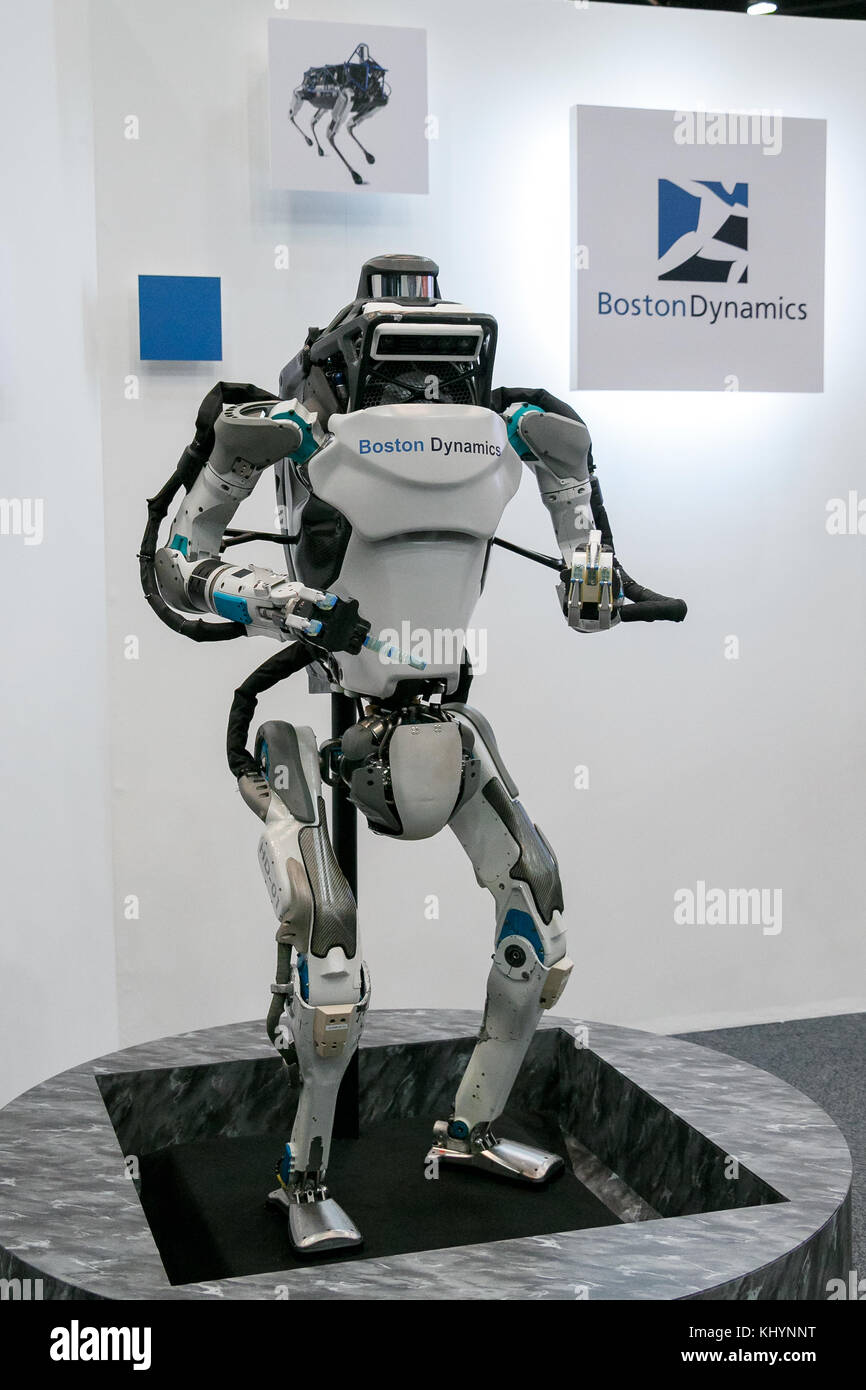 Tokio, Japón. 21 de noviembre de 2017. Boston Dynamics' del robot en la  pantalla durante el Atlas Mundial de Robots SoftBank 2017 el 21 de  noviembre de 2017, Tokio, Japón. SoftBank robótica