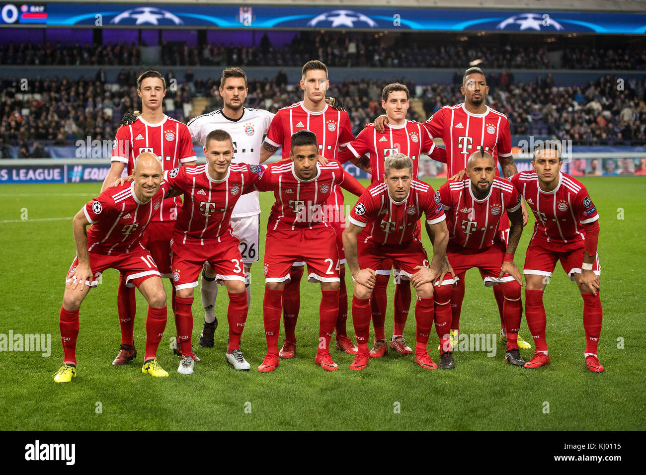 Anderlecht, en Bélgica. 22 Nov, 2017. El FC Bayern Munich jugadores posan  para una foto de grupo delante de la Liga de Campeones de fútbol entre el  RSC Anderlecht y el Bayern
