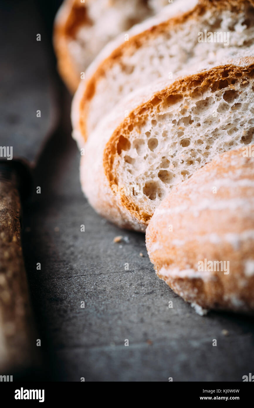 Rodajas de pan de masa fermentada Foto de stock