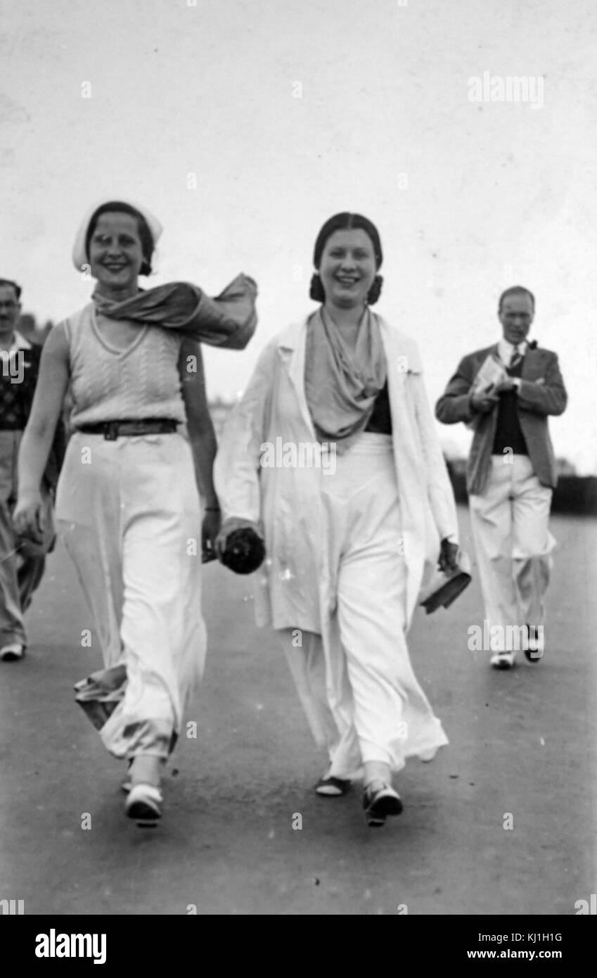 Los turistas británicos de vacaciones en Francia, antes de la segunda guerra mundial. 1937 Foto de stock