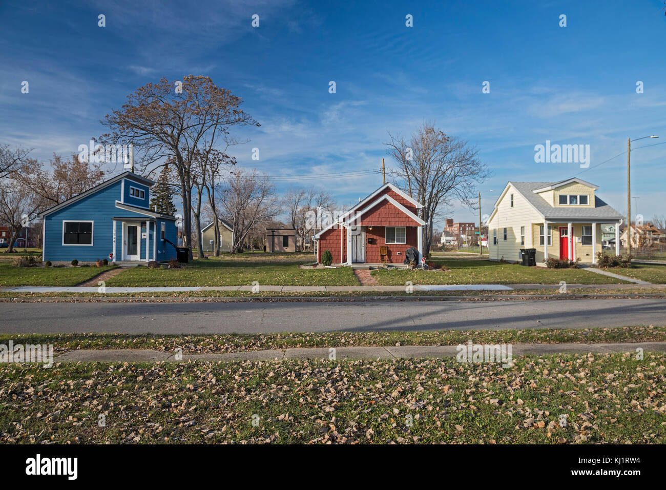 Detroit, Michigan - pequeñas casas, construidas por Cass Community Social Services para personas sin hogar. La organización sin fines de lucro planea eventualmente construir una comunidad de 25 h. Foto de stock