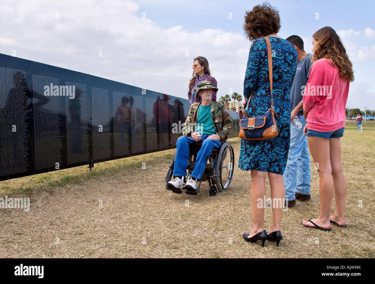 Veterano de la guerra de Vietnam visitando Vietnam Memorial viajar Muro, Rockport, Texas, Estados Unidos. Foto de stock
