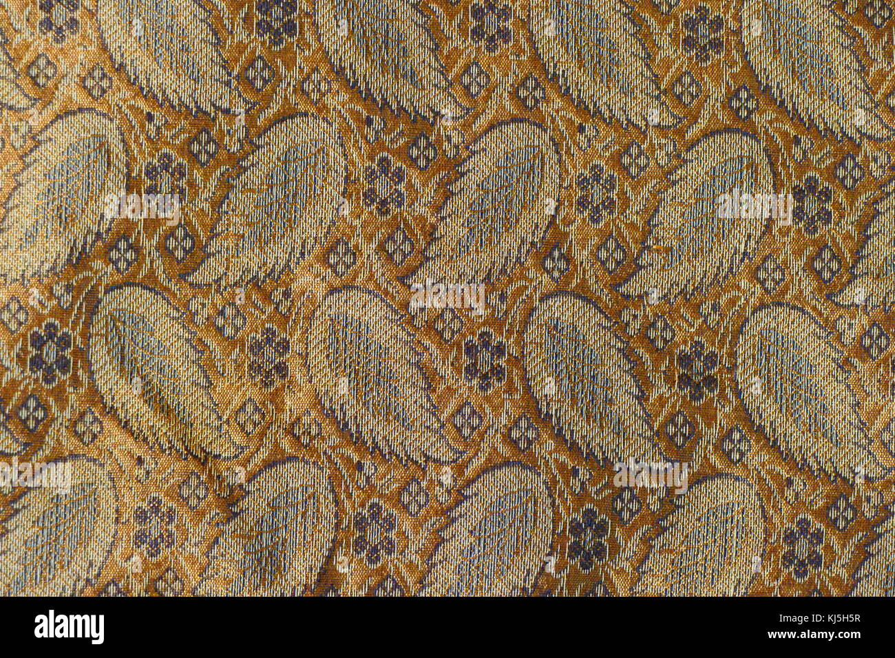 India textil de seda tejida con el tradicional patrón. Siglo XXI Foto de stock