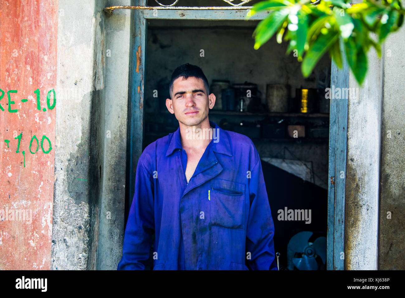 Hombre local en Cienfuegos, Cuba Foto de stock