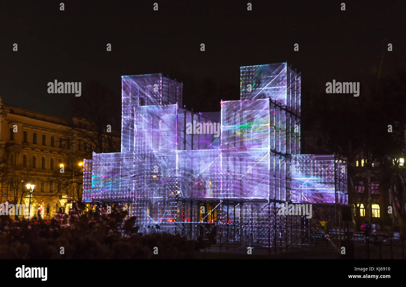 Riga, Letonia, 17 de noviembre de 2017: festival staro Riga RIGA,  resplandeciente, celebrando el 99º aniversario de la independencia,  explanada de nube de píxeles Fotografía de stock - Alamy