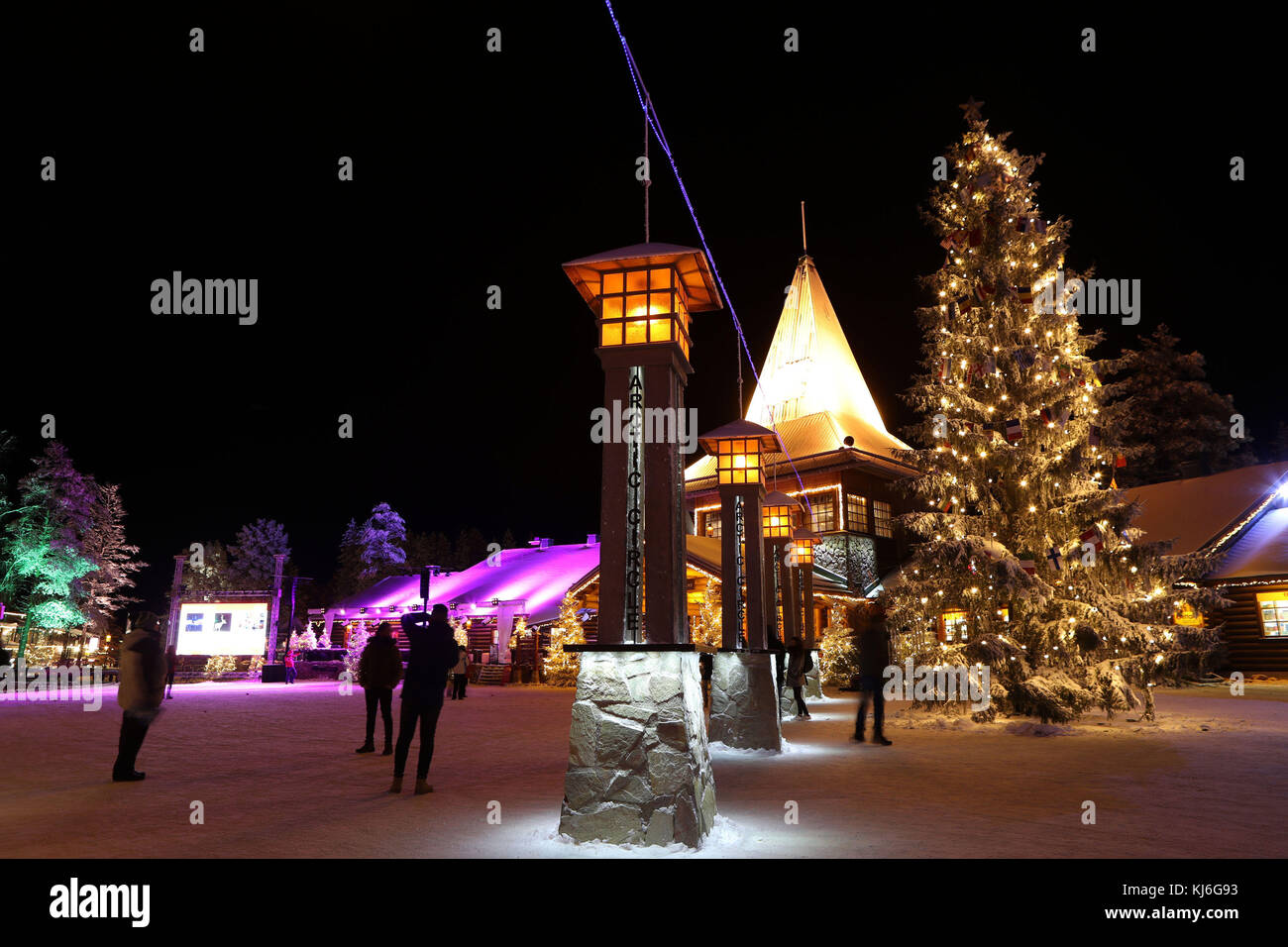 Una vista de la villa de Santa Claus en Rovaniemi, Finlandia. Rovaniemi es la capital de la provincia de Laponia finlandesa y está situado en el Círculo Polar Ártico, es también la ciudad natal oficial de Papá Noel. Foto de stock
