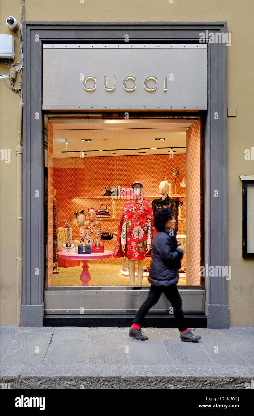 Tienda de moda Gucci, Florencia, Italia Fotografía de stock - Alamy