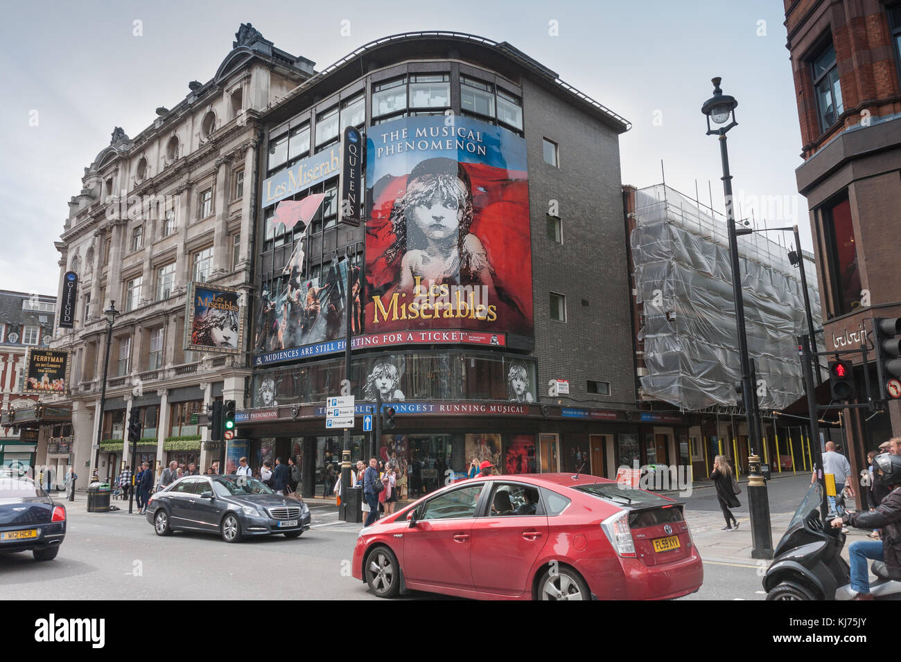 Shaftesbury Avenue, Soho, Londres-Septiembre 6,2017: Queen's Theatre de Shaftesbury Avenue el 6 de septiembre de 2017 en Londres, Reino Unido Foto de stock