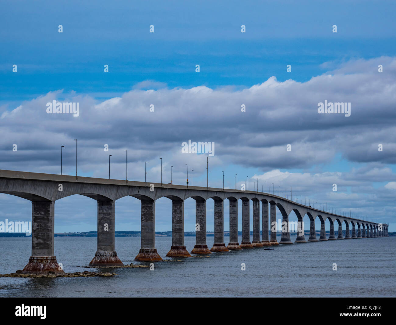 Confederation Bridge a pei visto desde Cape Jourimain, New Brunswick, Canadá. Foto de stock