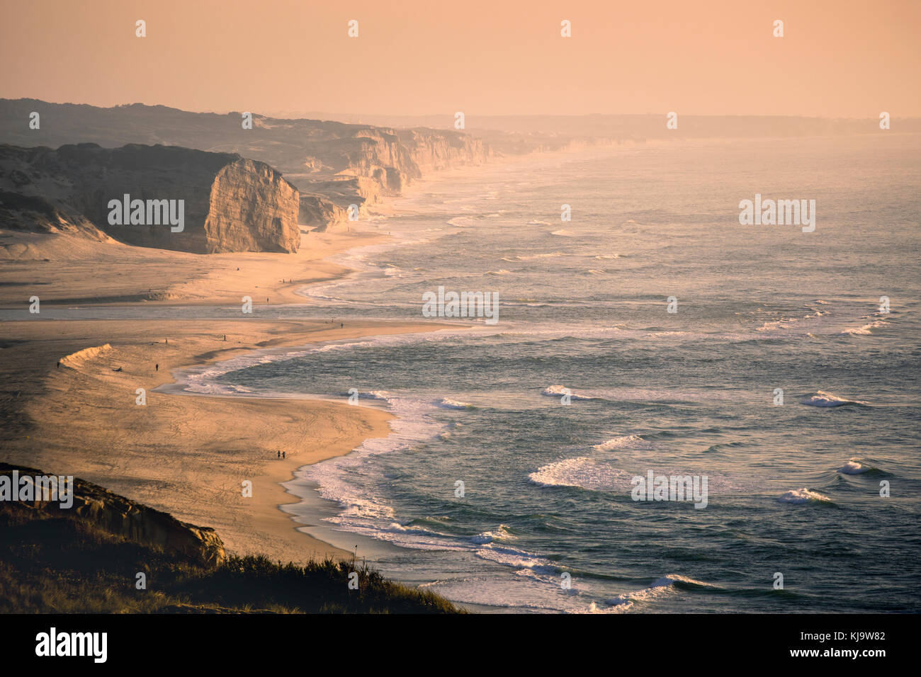 Fotografía de paisaje de una playa hermosa Foto de stock