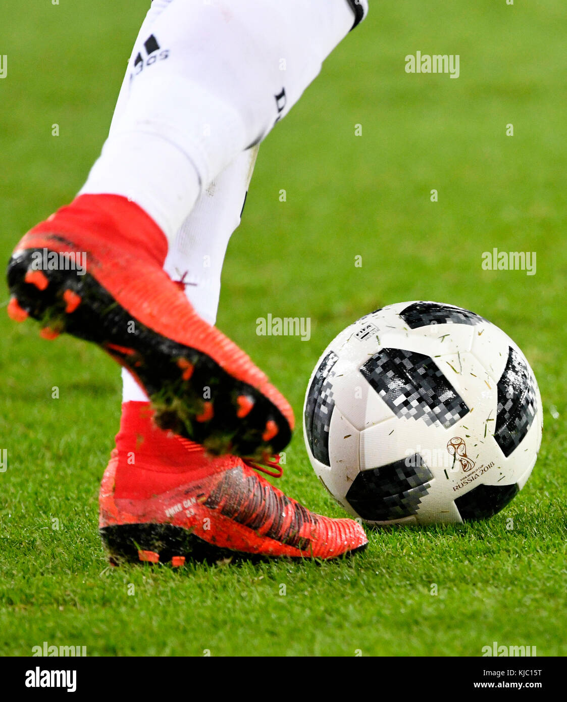 Adidas telstar 18 match ball fotografías e imágenes de alta resolución -  Alamy
