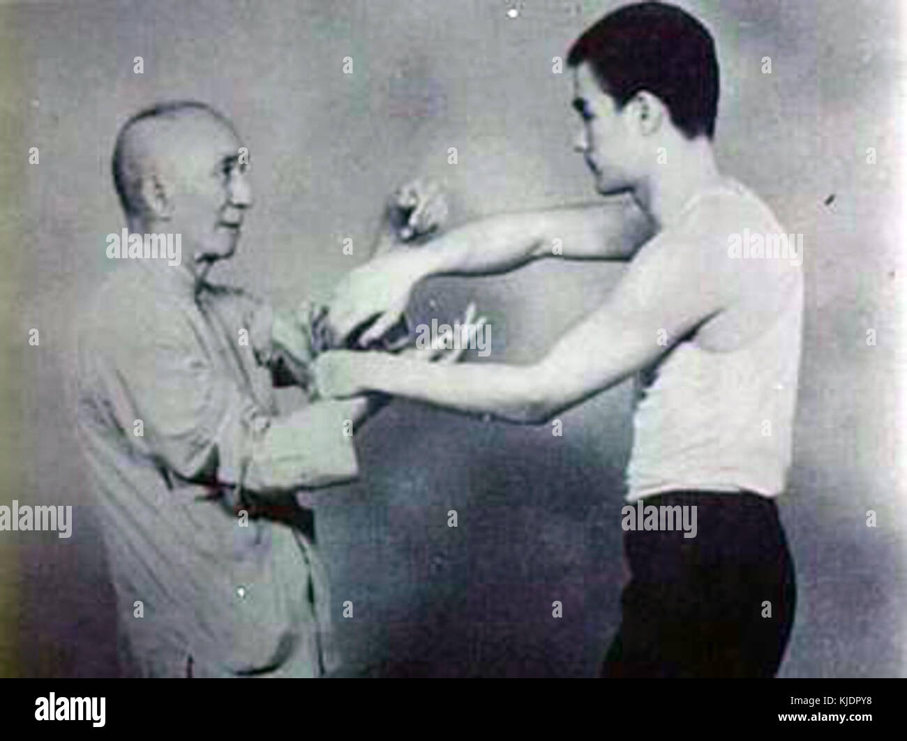Los 18 años de edad Bruce Lee y Ye Wen Foto de stock