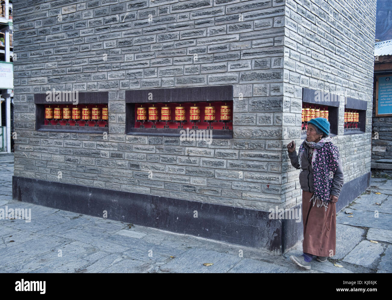 En la rueda de oración tibetano ngawal, mustang superior, Nepal Foto de stock