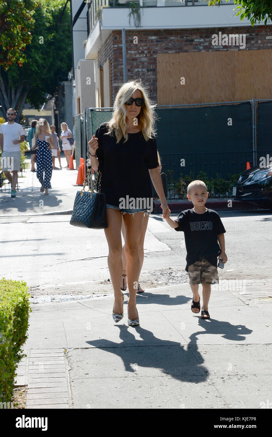 West Hollywood Ca 27 De Julio Kristin Cavallari Y Su Hijo Jack Camden Cutler Dejando El Nine Zero One Salon En West Hollywood 127 De Julio De 16 En West Hollywood
