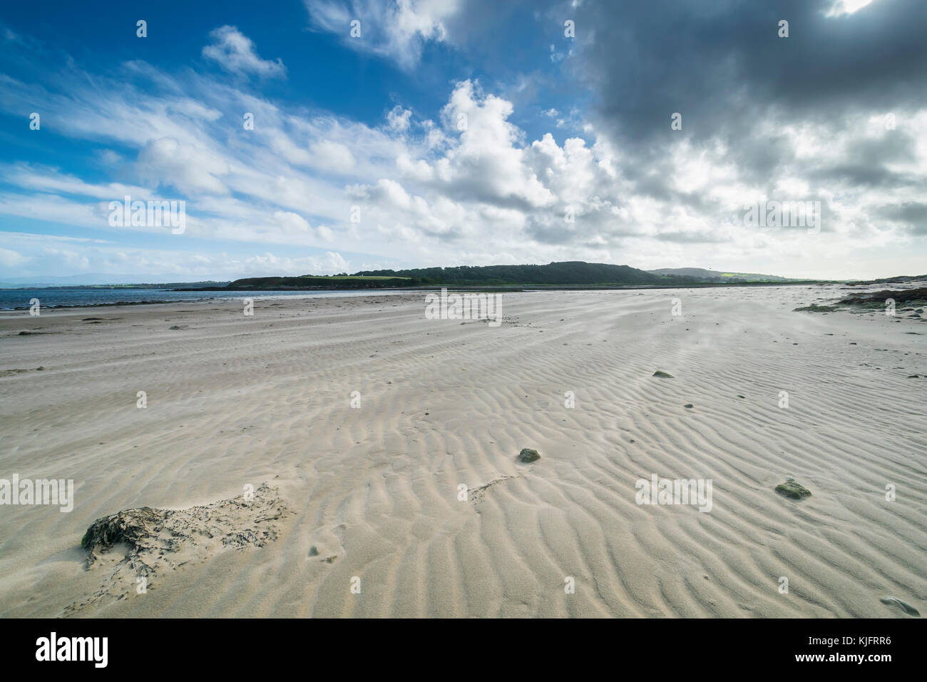 Portobello Beach en la Bahía "dulas o "dulas Traeth cerca de Ciudad "dulas en Anglesey Gales del Norte Foto de stock