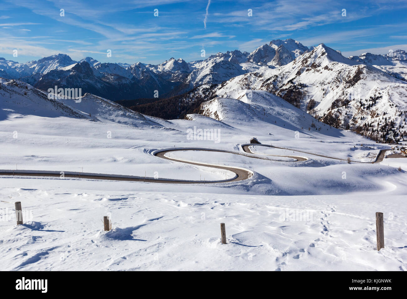 Paisaje de nieve de Passo Giau, Dolomitas, Italia Foto de stock
