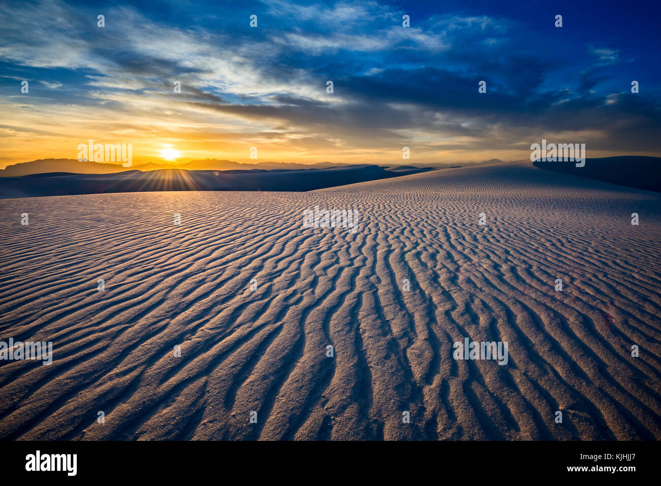 Este único y hermoso Monumento Nacional White Sands en Nuevo México.Este campo de dunas de yeso es el más grande de su tipo en el mundo. Ubicado en Southe Foto de stock