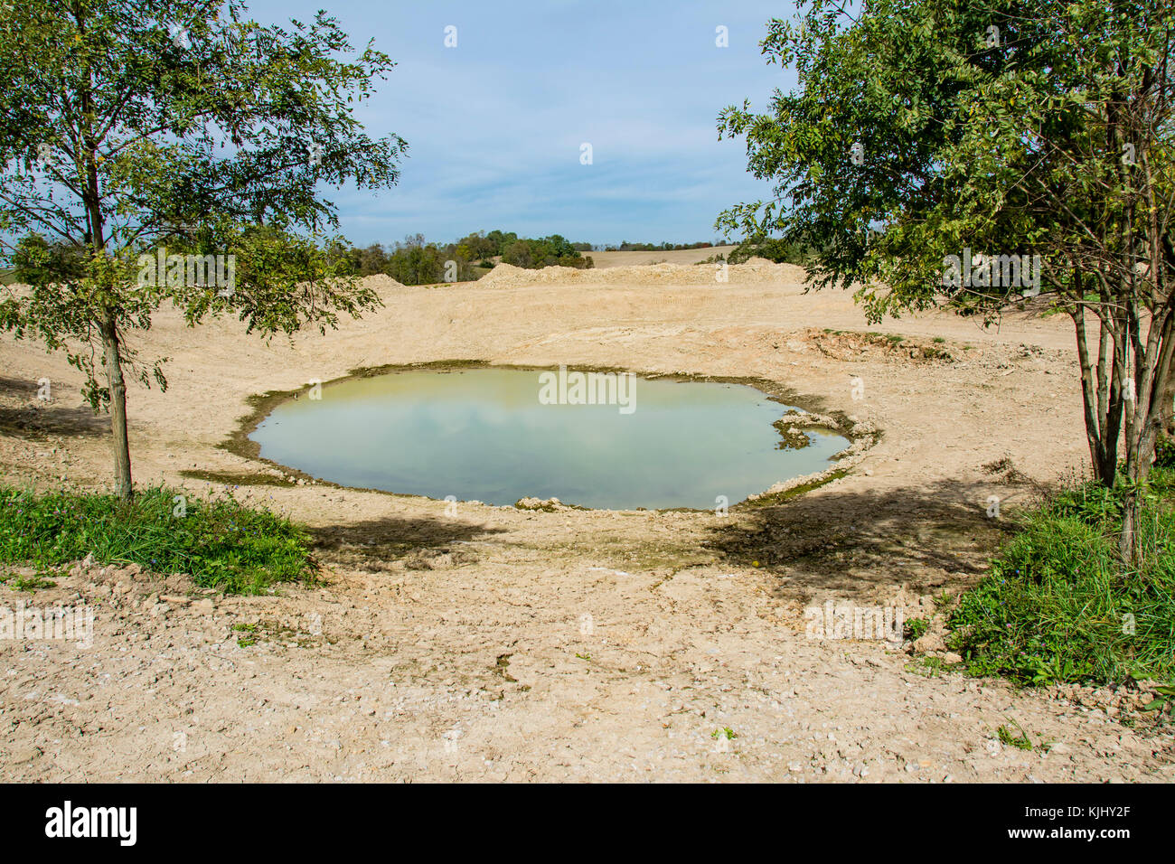 Recientemente excavado pond farm en Kentucky, EE.UU. Foto de stock