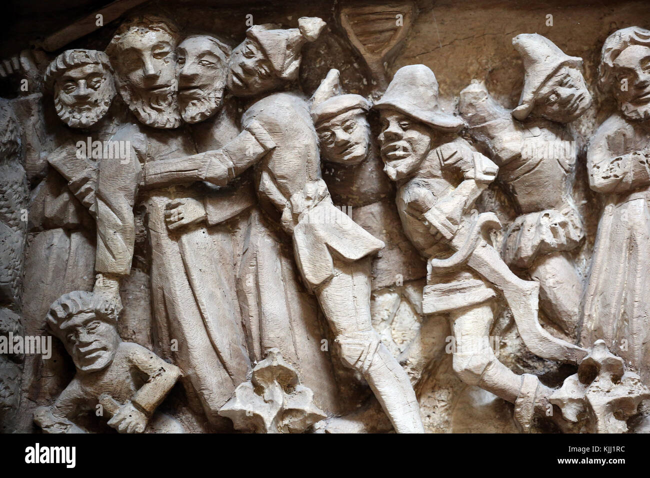 La abadía de Saint-Germain d'Auxerre. La pasión de Jesús. El beso de Judas. Madera tallada. En el siglo 15. Francia. Foto de stock