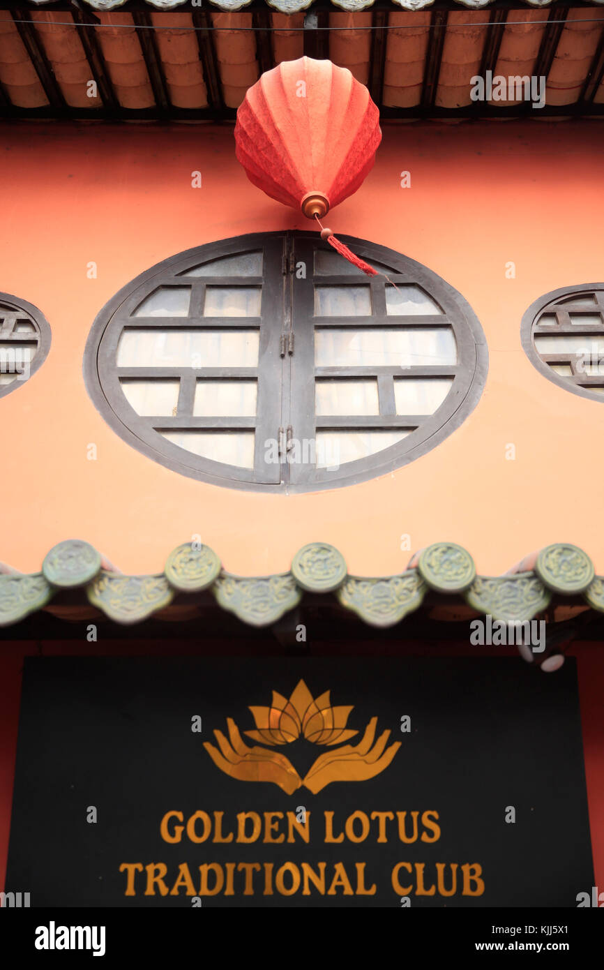 Golden Lotus Club tradicional. Ventana de China. Ho Chi Minh City. Vietnam. Foto de stock