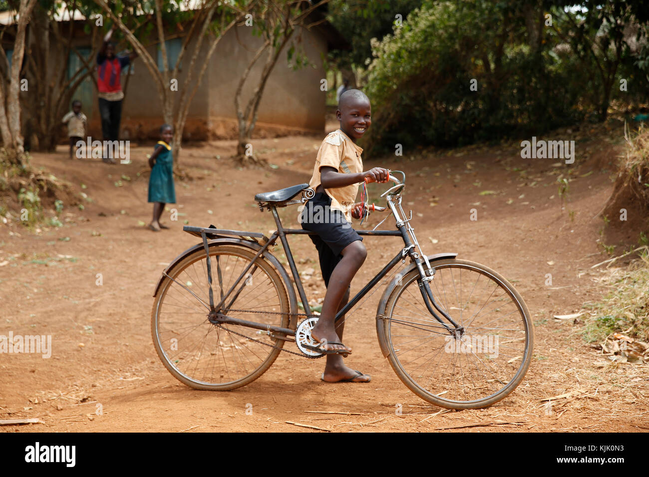 Chico en bicicleta fotograf as e im genes de alta resoluci n Alamy