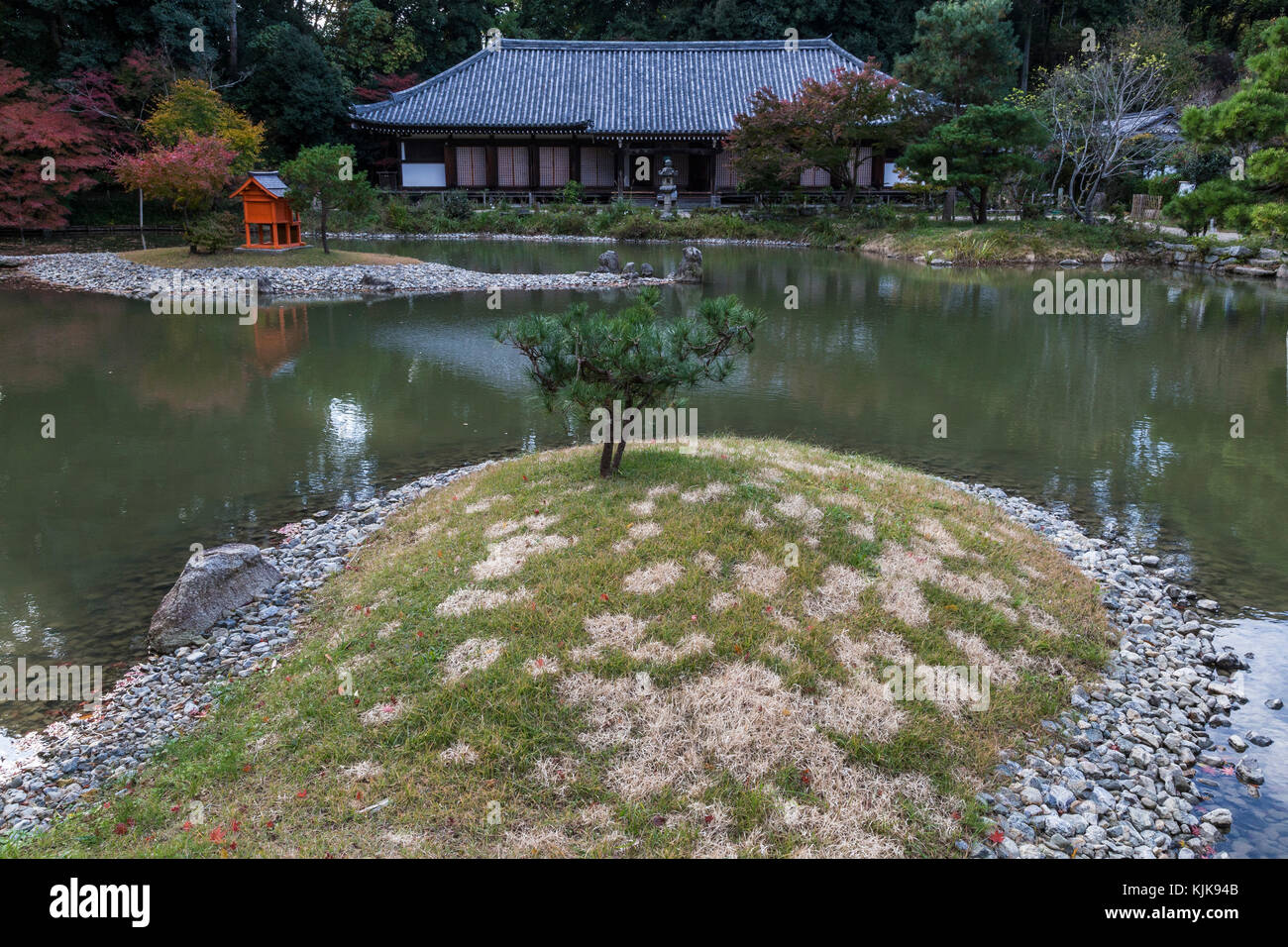 Joruri-ji se encuentra idealmente ubicado en las colinas de nara y la única existente era Heian amida hall con nueve imágenes de amida y los nueve niveles de Foto de stock
