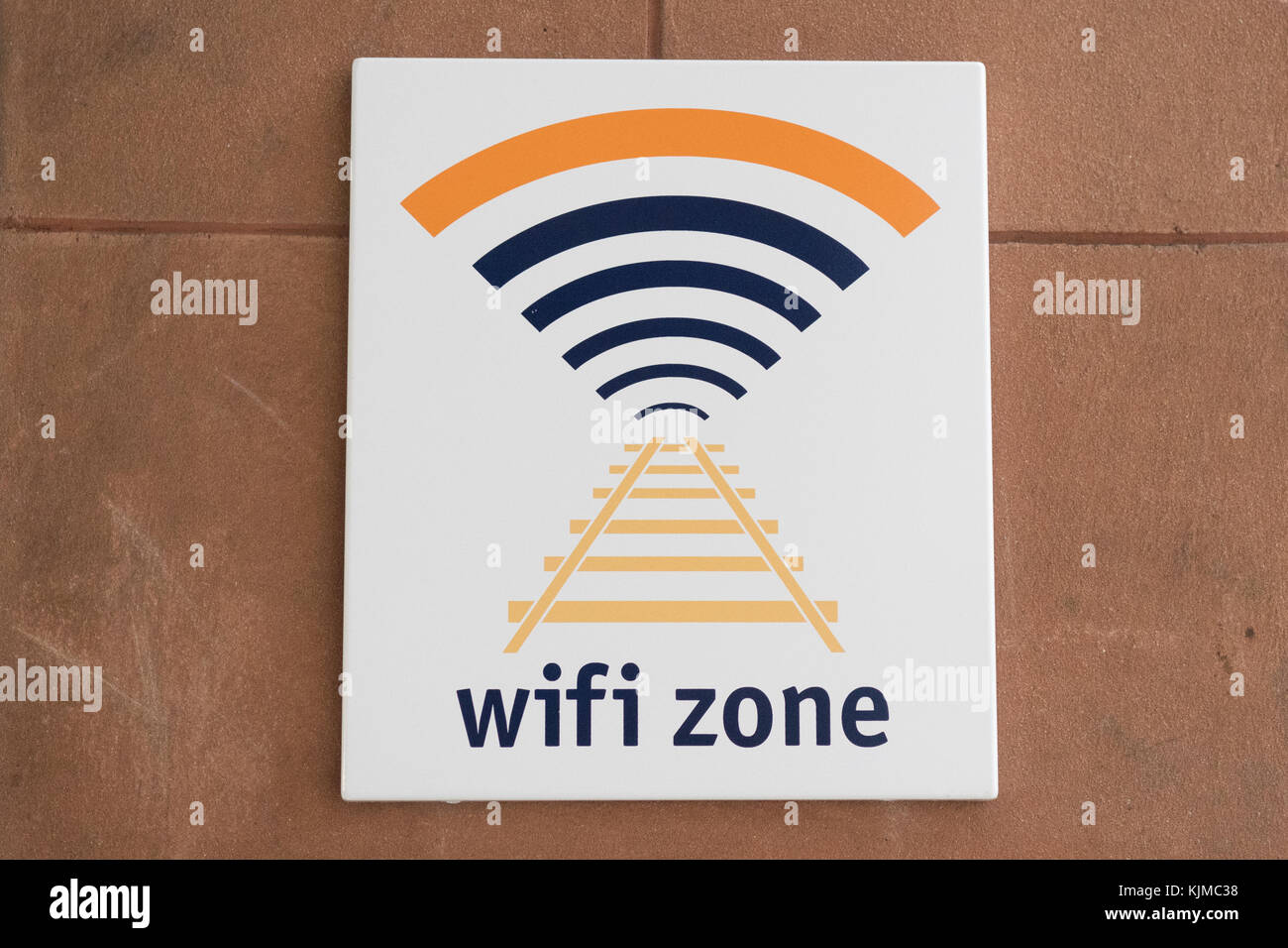 Señal y logotipo de la zona wi-fi de ScotRail Foto de stock