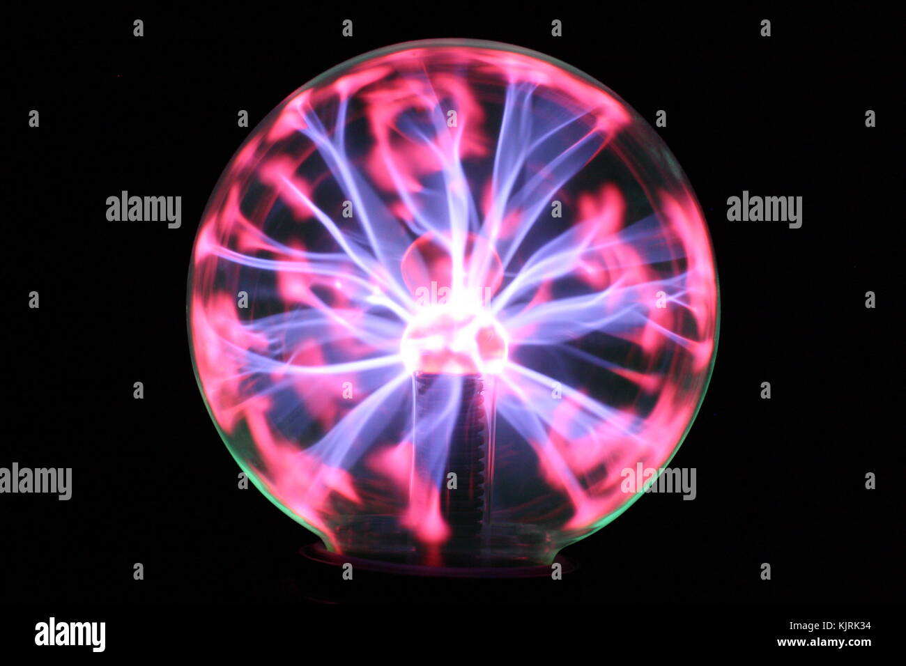 Globo de plasma o tesla lámpara de bola Fotografía de stock - Alamy