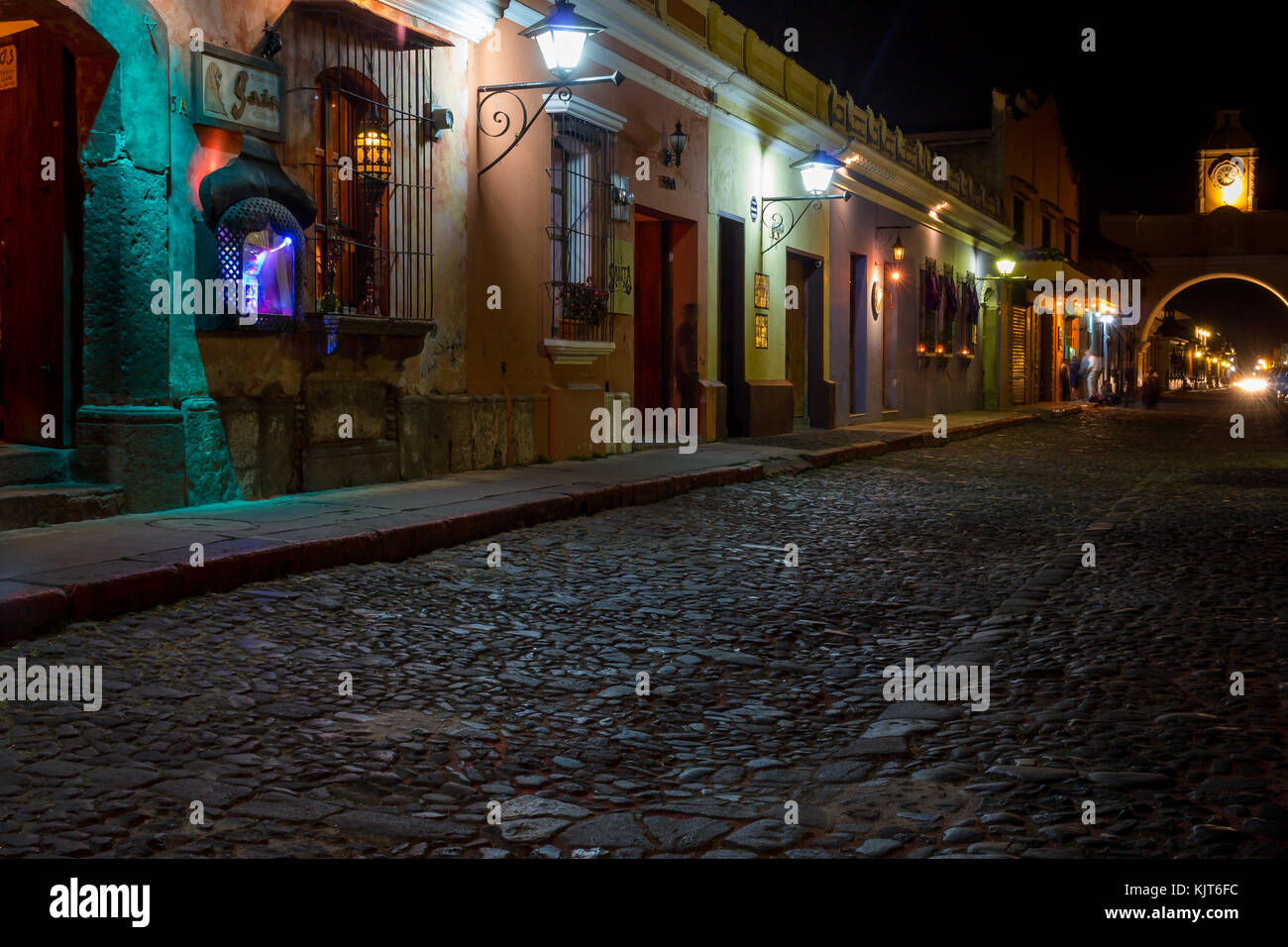 Arco de Santa Catalina por la noche | Antigua | Guatemala Foto de stock