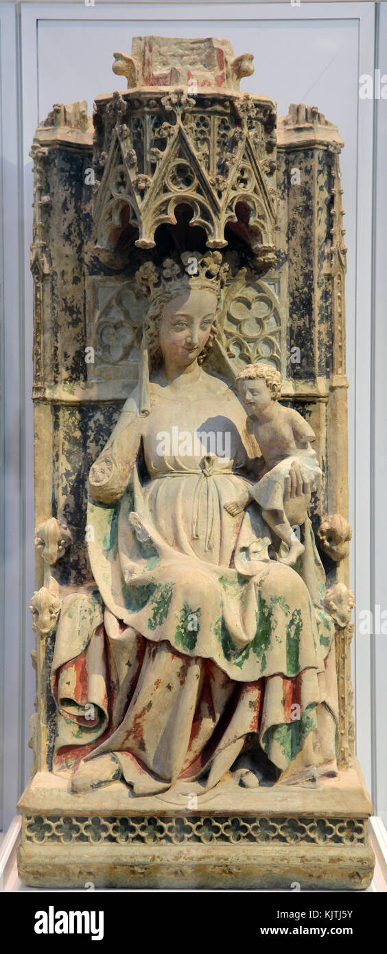 La estatua de la Virgen y el niño de un leprosario.Europa gótica.1350-1375 Foto de stock