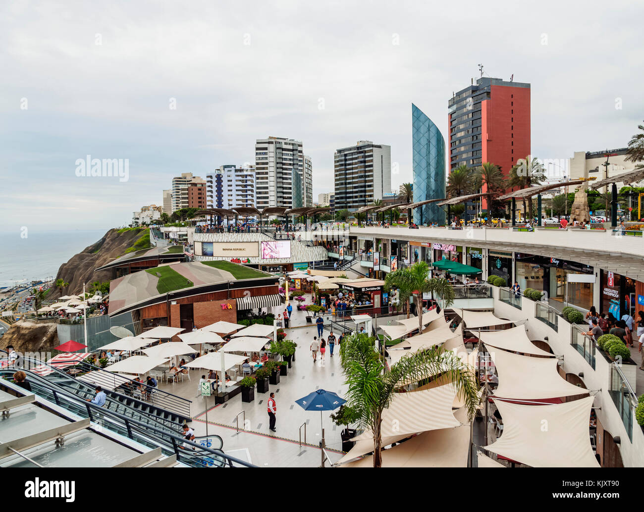 Larcomar shopping center, el distrito de Miraflores, Lima, Perú Fotografía  de stock - Alamy