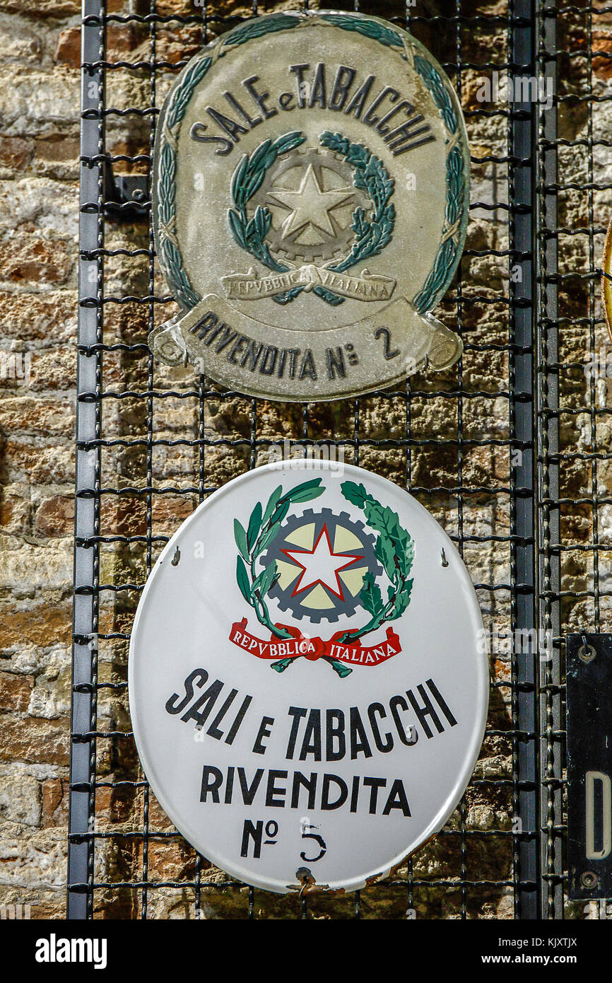 Italia Emilia Romagna Cervia: Museo de la sal: los signos de los monopolios cuando la sal se encuentra bajo el control del estado Foto de stock