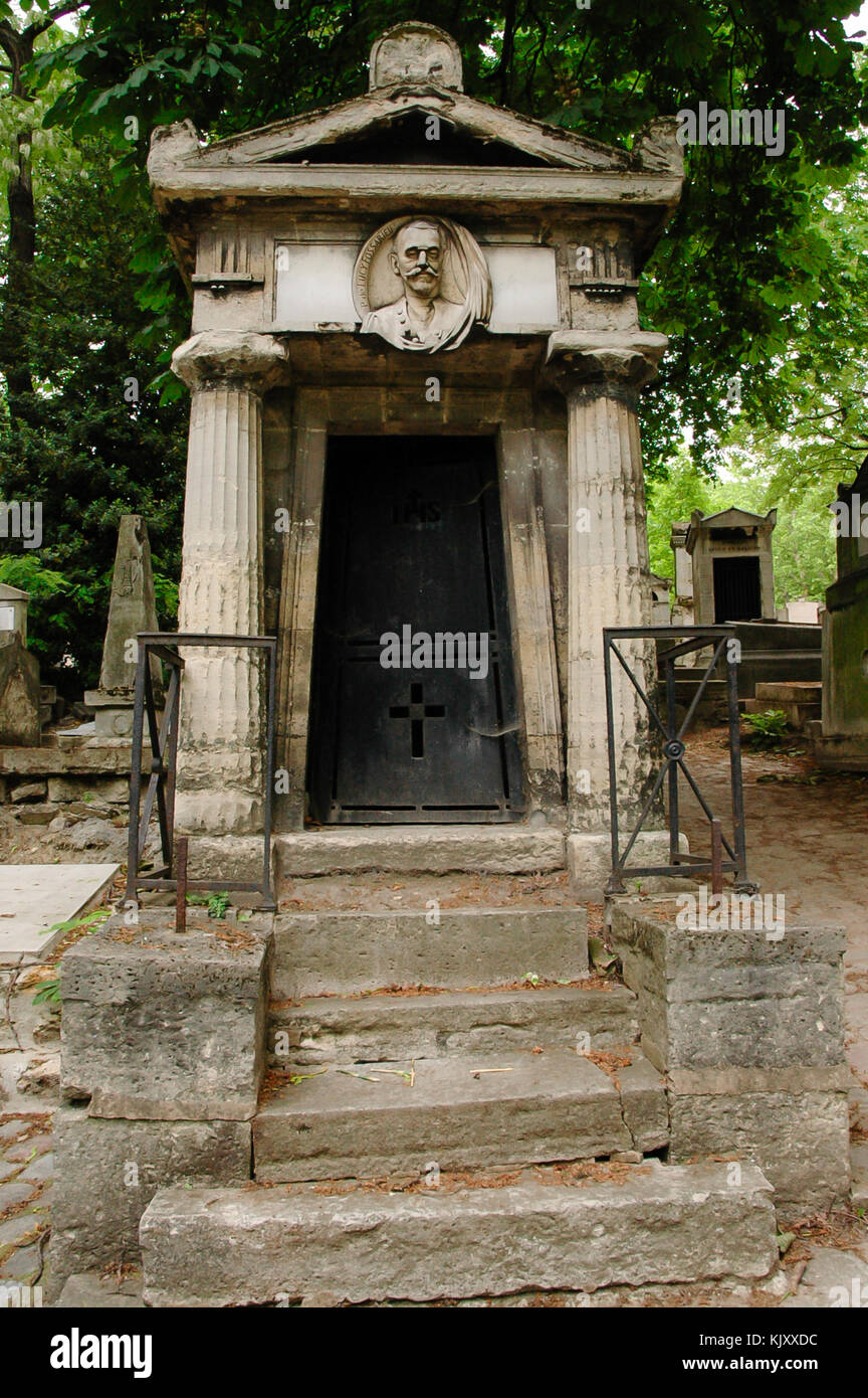 Tumba de Pierre Henri Richard de Lucy Fossarieu en el cementerio de