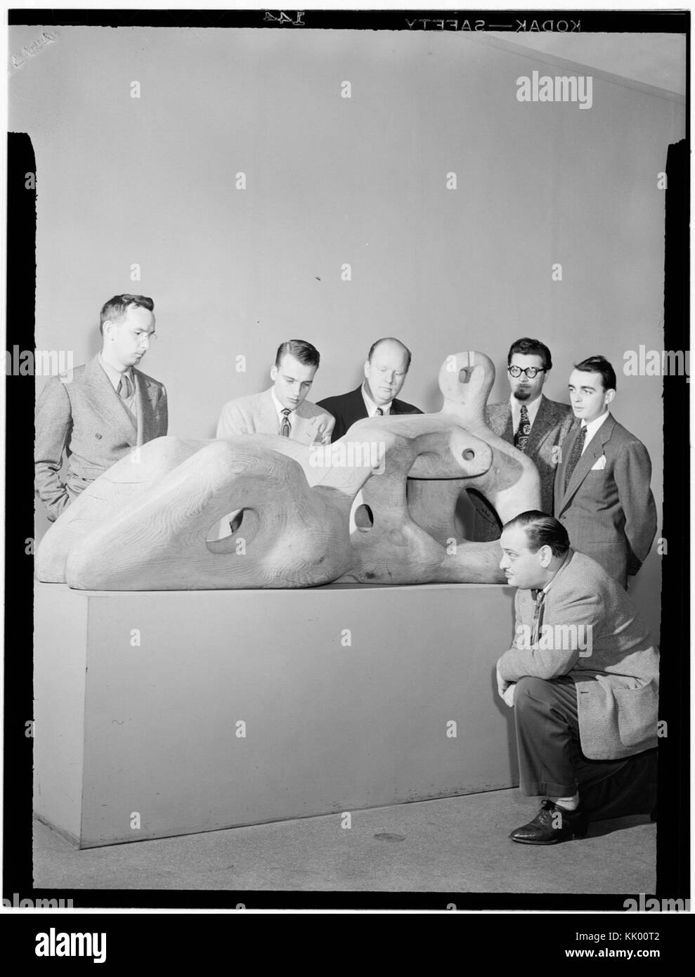 (Retrato de Eddie Sauter, Neal Hefti, Edwin A. Finckel, George Handy, Ralph Burns, y Johnny Richards, Museo de Arte Moderno de Nueva York, N.Y., ca. Marzo 1947) (LOC) (4888058445) Foto de stock